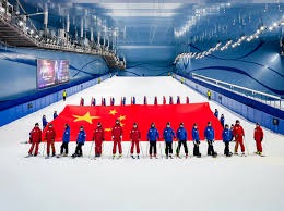 经典再现！50岁米兰主帅孔塞桑叼雪茄热舞庆夺冠，球迷：绝对狠人