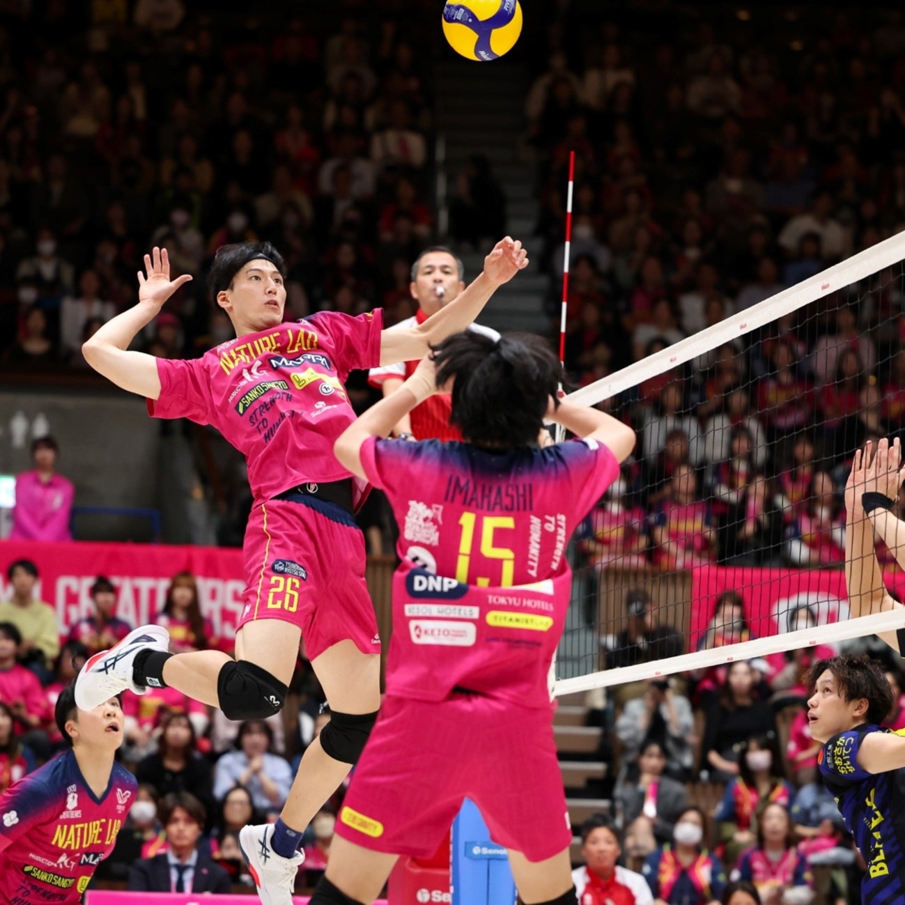 德甲：拜仁连扳三球 逆转斯图加特